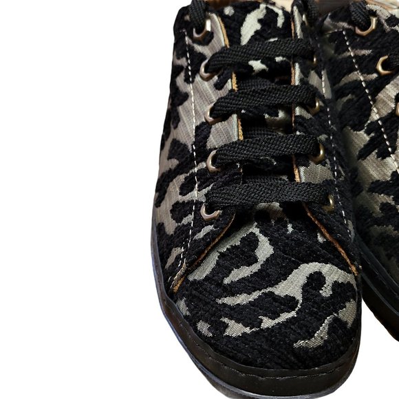 3/$20 Embroidered Raised Velvet Fashion Sneaker | 8.5 - Picture 3 of 13